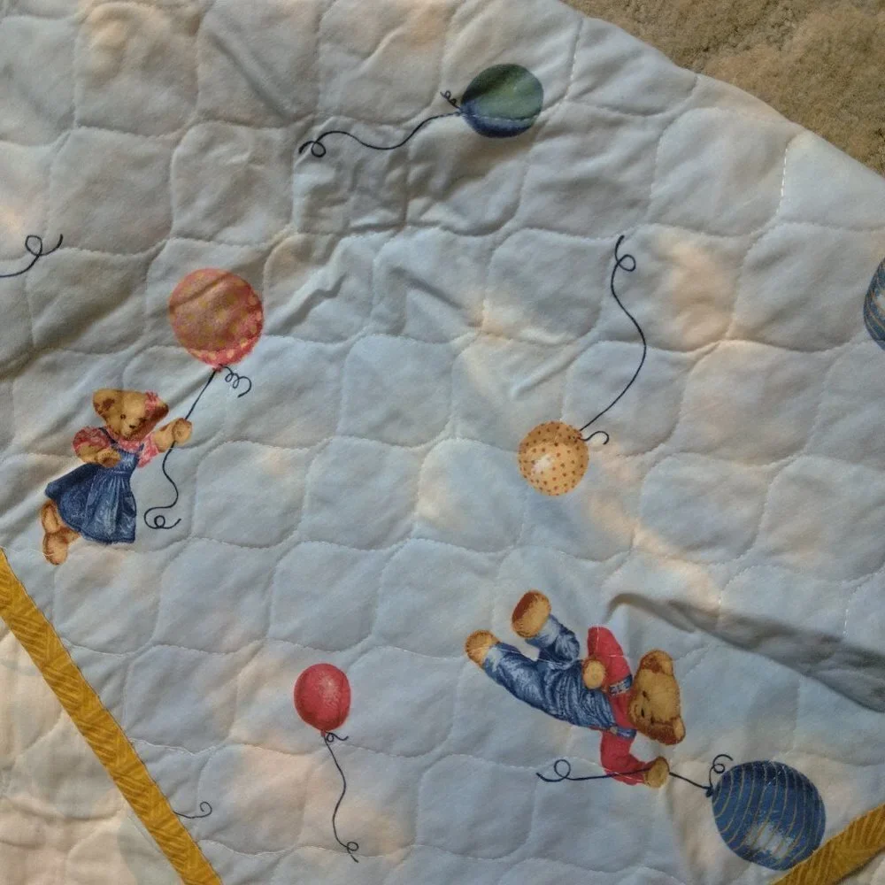 BABY BLANKET/QUILT WITH TEDDY BEARS 34 X 44 INCHES MULTICOLORED CLASSIC